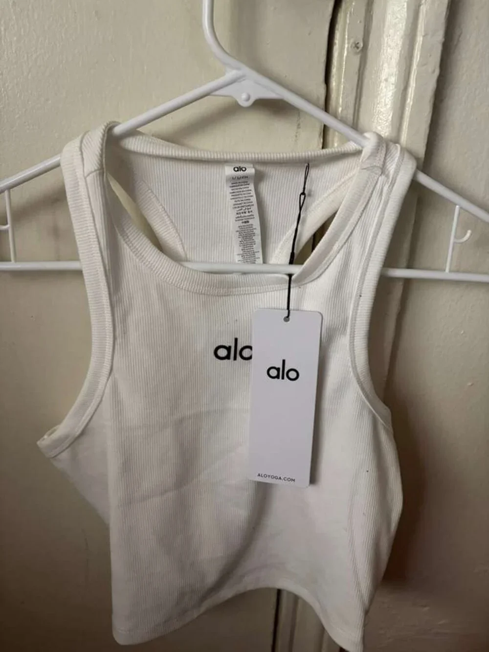 ALO YOGA white tank top size large nwtg